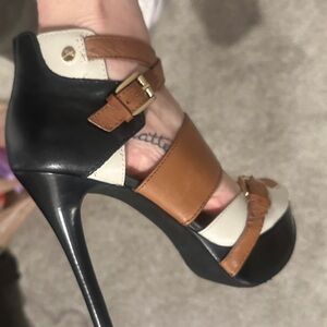 Michael Kors Fallyn Strappy Heeled Leather Sandals, EUC size 7